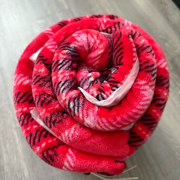 Victoria Secret Cozy Red Plush Blanket - Picture 4 of 5